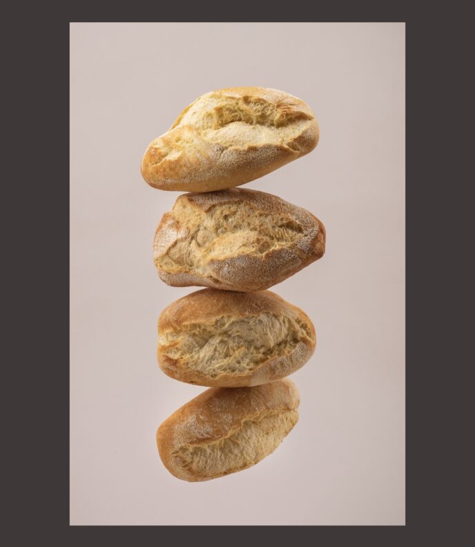 Composizione fotografica con pane per il sito Pattini Milano.