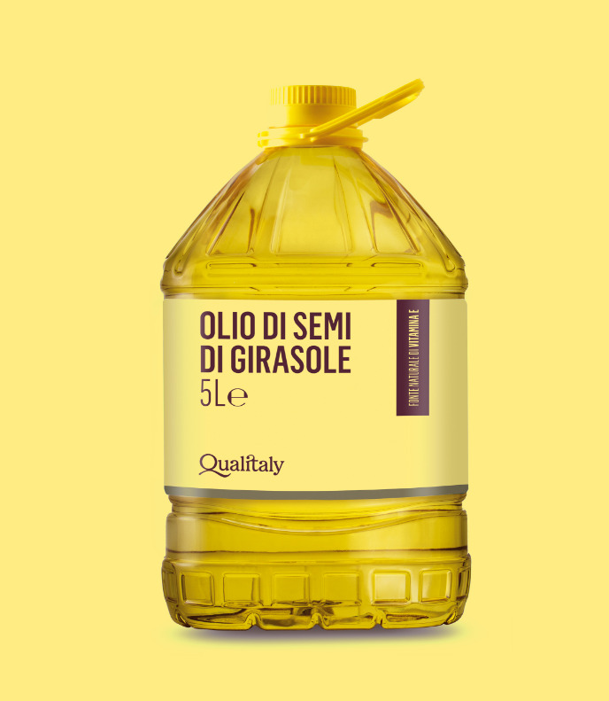 Qualitaly product identity food - il packaging in tonalità gialla che PaperPlane ha realizzato per l'olio di semi di girasole.